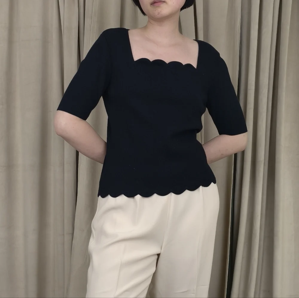 Dana Buchman Navg Knit Short Sleeve Top with Scalloped Detailing - Picture 2 of 8